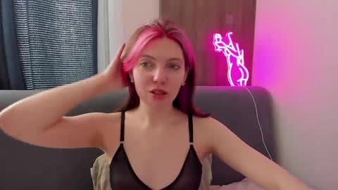 Snapshot of marie_reyess chatting on 04-20-26, 06:38 Marie 3 online show from 04-20-26, 06:38