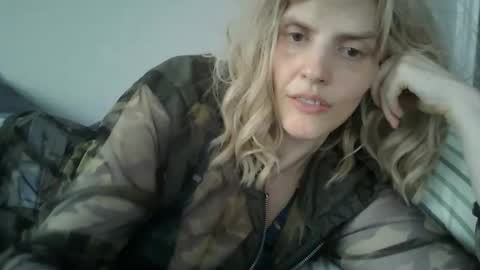 Snapshot of mariejojo chatting on 05-30-26, 05:43 Mariejojo online show from 05-30-26, 05:43