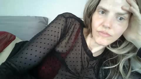 Snapshot of mariejojo chatting on 06-10-26, 03:00 Mariejojo online show from 06-10-26, 03:00