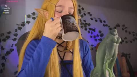 Mariel Gold online show from 10-07-25, 05:37