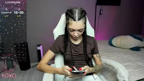 Snapshot of mariella__adams chatting on 10-31-25, 10:16 Maria  online show from 10-31-25, 10:16