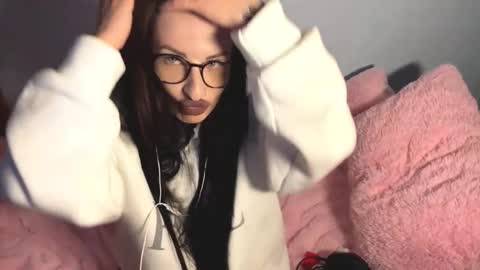 Snapshot of marielrushanan chatting on 11-02-25, 03:58 Hanna online show from 11-02-25, 03:58