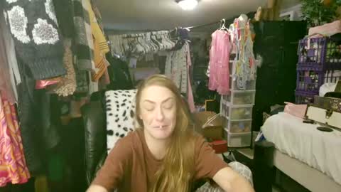Snapshot of mariewaters chatting on 08-08-26, 02:14 Marie Ann Waters online show from 08-08-26, 02:14