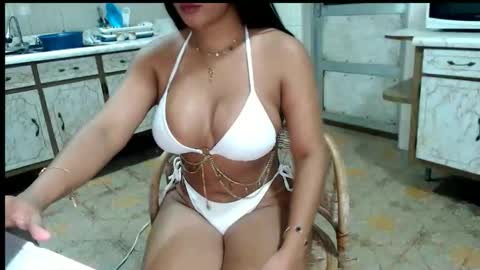 Snapshot of marihot8138 chatting on 09-30-25, 10:26 Mari Torrealba online show from 09-30-25, 10:26