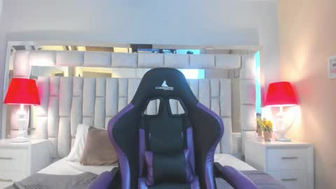 Snapshot of mariiahneedles chatting on 11-26-25, 09:16 mariiahneedles online show from 11-26-25, 09:16