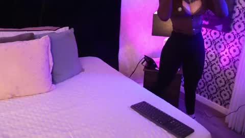 Mariana online show from 04-25-26, 08:28