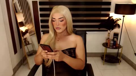 Snapshot of marinamorets chatting on 02-06-25, 07:35 marina online show from 02-06-25, 07:35