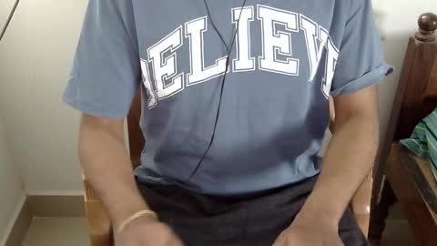 Snapshot of marinavine chatting on 02-01-26, 04:22 The SHY UncutBoy online show from 02-01-26, 04:22