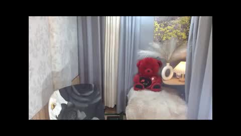 LEAH online show from 04-22-26, 05:03