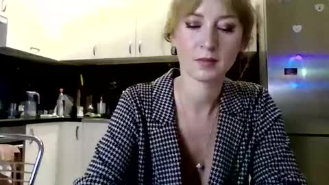 mariza_love359092 online show from 04-24-26, 10:01