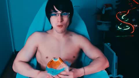 Snapshot of mark_piers chatting on 12-16-25, 05:45 mark online show from 12-16-25, 05:45