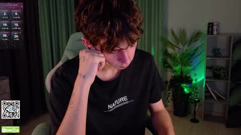 Snapshot of mark_safr chatting on 10-28-25, 03:14 Mark online show from 10-28-25, 03:14