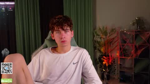 Snapshot of mark_safr chatting on 10-30-25, 05:24 Mark online show from 10-30-25, 05:24