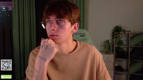 Snapshot of mark_safr chatting on 11-04-25, 05:01 Mark online show from 11-04-25, 05:01