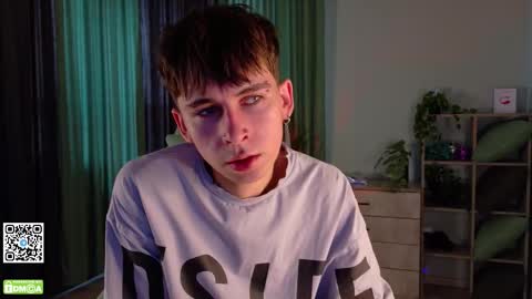 Snapshot of mark_safr chatting on 11-15-25, 03:26 Mark online show from 11-15-25, 03:26