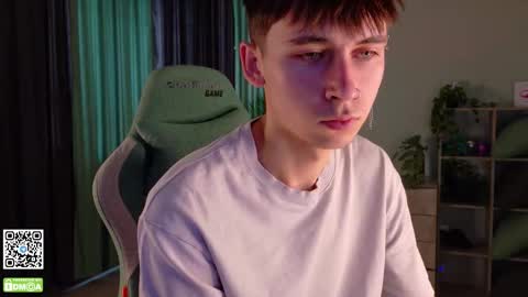 Snapshot of mark_safr chatting on 11-18-25, 04:17 Mark online show from 11-18-25, 04:17