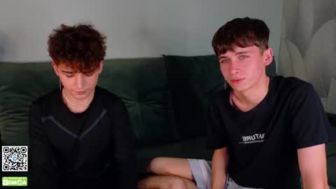 Snapshot of mark_safr chatting on 11-25-25, 01:55 Mark online show from 11-25-25, 01:55