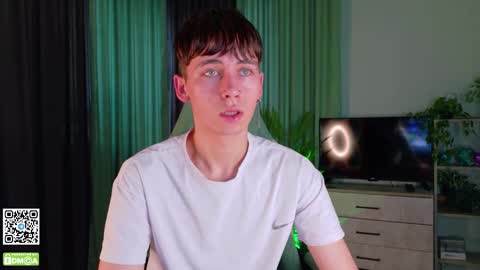 Snapshot of mark_safr chatting on 11-27-25, 08:05 Mark online show from 11-27-25, 08:05