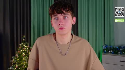 Snapshot of mark_safr chatting on 12-15-25, 05:17 Mark online show from 12-15-25, 05:17