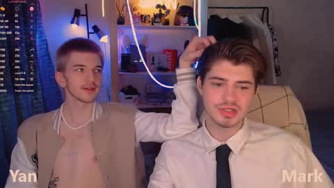 Snapshot of mark_sun chatting on 12-19-25, 06:26 Mark online show from 12-19-25, 06:26