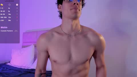 Snapshot of mark_thonson chatting on 11-04-25, 06:51 troy online show from 11-04-25, 06:51