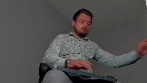 Snapshot of markwaynescr chatting on 11-04-25, 12:10 MARK online show from 11-04-25, 12:10