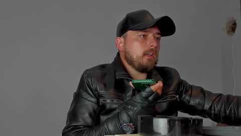 Snapshot of markwaynescr chatting on 11-06-25, 11:33 MARK online show from 11-06-25, 11:33