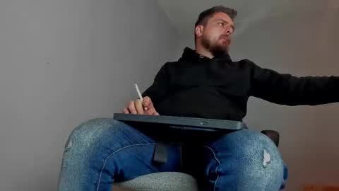 Snapshot of markwaynescr chatting on 11-12-25, 12:49 MARK online show from 11-12-25, 12:49