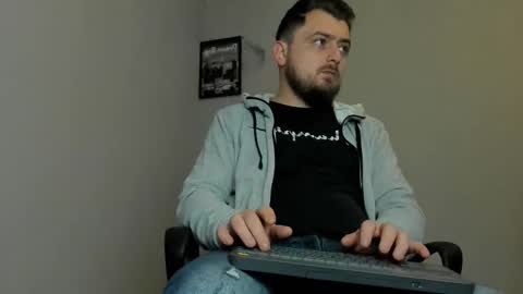 Snapshot of markwaynescr chatting on 12-04-25, 06:27 MARK online show from 12-04-25, 06:27