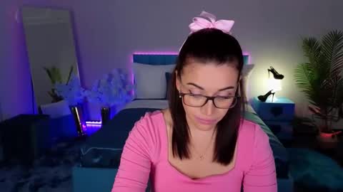 Snapshot of marladewis chatting on 12-21-25, 02:13 MarlaDewis online show from 12-21-25, 02:13