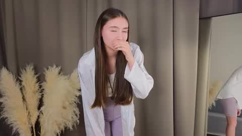 Snapshot of marlinhogains chatting on 11-13-25, 01:37 Eva online show from 11-13-25, 01:37