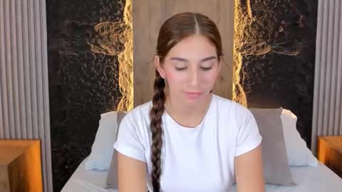 Snapshot of maroly_21 chatting on 01-21-25, 05:16 Maly online show from 01-21-25, 05:16