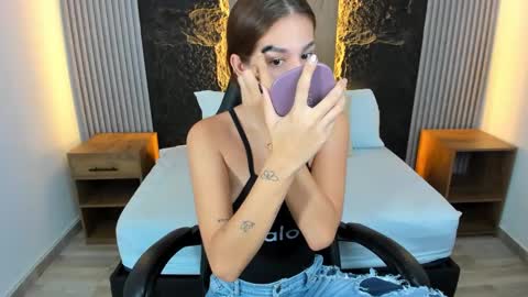 Snapshot of maroly_21 chatting on 02-13-25, 01:40 Maly online show from 02-13-25, 01:40