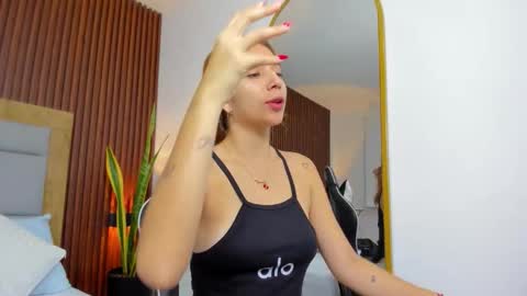 Snapshot of maroly_21 chatting on 11-17-25, 12:22 Maly online show from 11-17-25, 12:22