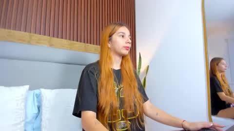 Snapshot of maroly_21 chatting on 11-27-25, 12:07 Maly online show from 11-27-25, 12:07