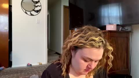 Snapshot of maroon_moon chatting on 02-18-25, 04:37 maroon_moon online show from 02-18-25, 04:37