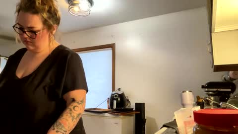 Snapshot of maroon_moon chatting on 02-18-25, 10:47 maroon_moon online show from 02-18-25, 10:47