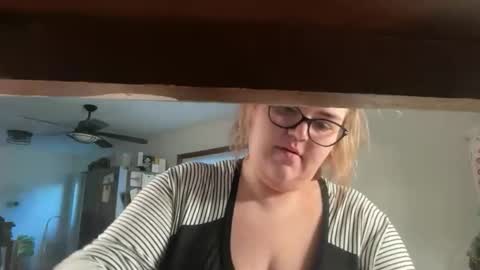 Snapshot of maroon_moon chatting on 11-16-25, 10:04 maroon_moon online show from 11-16-25, 10:04