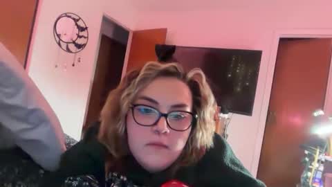 Snapshot of maroon_moon chatting on 11-23-25, 12:10 maroon_moon online show from 11-23-25, 12:10