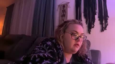 Snapshot of maroon_moon chatting on 11-25-25, 12:21 maroon_moon online show from 11-25-25, 12:21