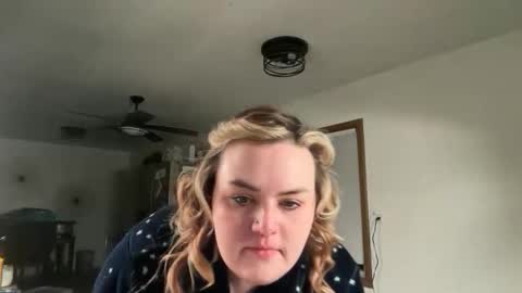 Snapshot of maroon_moon chatting on 12-04-25, 11:35 maroon_moon online show from 12-04-25, 11:35