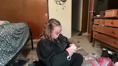 Snapshot of maroon_moon chatting on 12-21-25, 01:57 maroon_moon online show from 12-21-25, 01:57