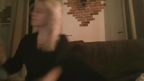 Snapshot of marrygorund chatting on 03-09-25, 12:21 MaryGoRound online show from 03-09-25, 12:21