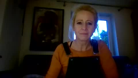 Snapshot of marrygorund chatting on 10-16-25, 03:57 MaryGoRound online show from 10-16-25, 03:57