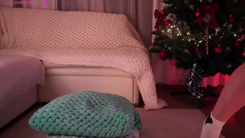 Maria  online broadcast from Tuesday to Suturday from 6 pm to 12 pm Germany time Sunday-Monday offline online show from 11-26-25, 05:36