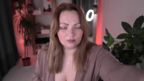 Maria  online broadcast from Tuesday to Suturday from 6 pm to 12 pm Germany time Sunday-Monday offline online show from 12-14-25, 07:40