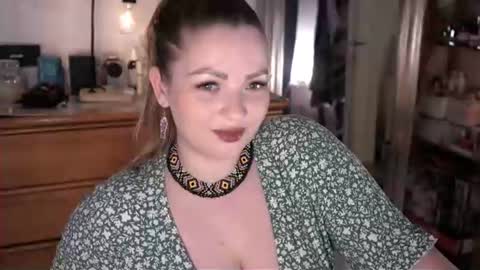 Maria  online broadcast from Tuesday to Suturday from 6 pm to 12 pm Germany time Sunday-Monday offline online show from 06-17-26, 08:54
