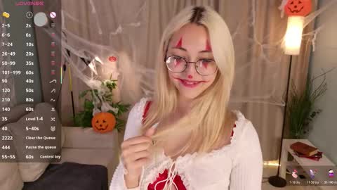 Snapshot of marrysharpii chatting on 10-31-25, 09:16 Karina online show from 10-31-25, 09:16