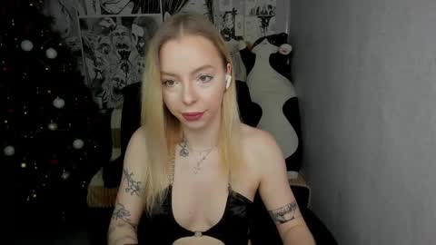 Snapshot of martha_cameron chatting on 12-23-24, 09:18 Martha Cameron online show from 12-23-24, 09:18