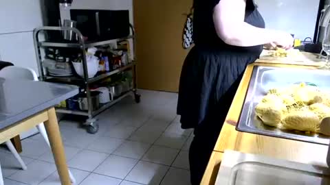 Martha online show from 11-27-25, 06:48